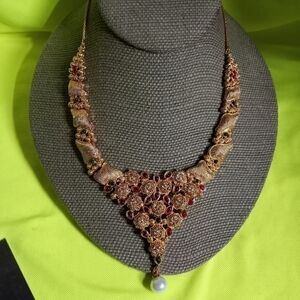 Goldtone faux pearl red green accents Christmas holiday colors necklace